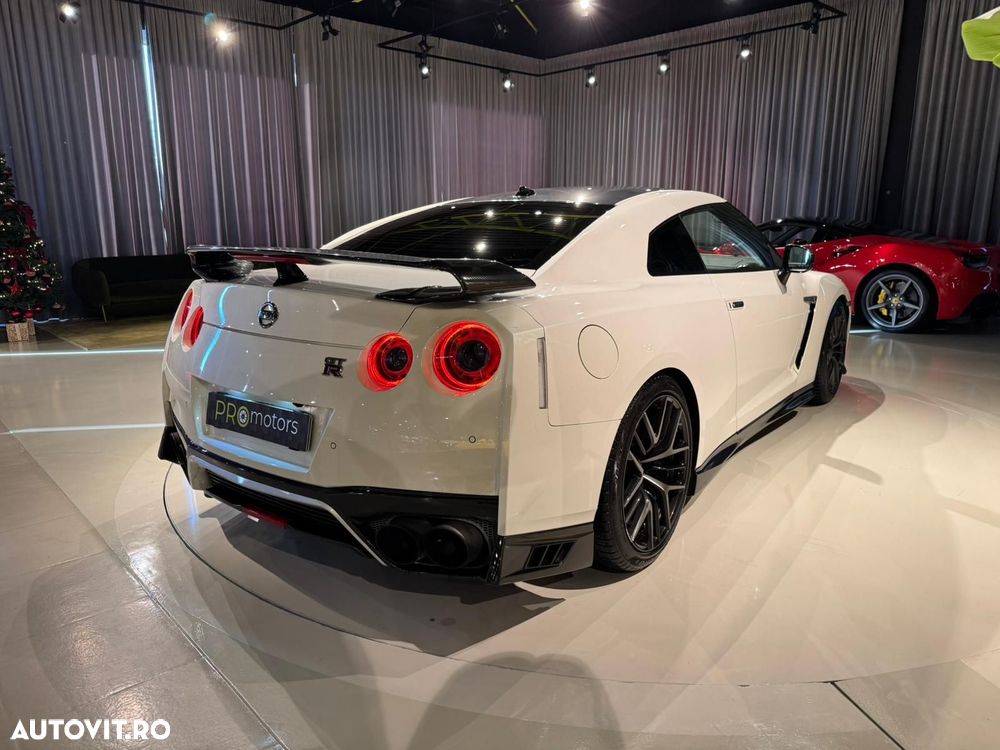 Nissan GT-R - 5