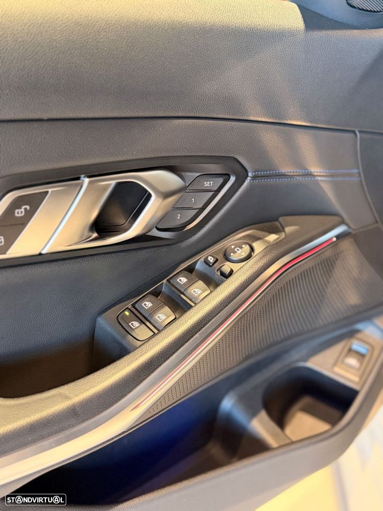 BMW 320 d Touring Pack Desportivo M Auto - 34