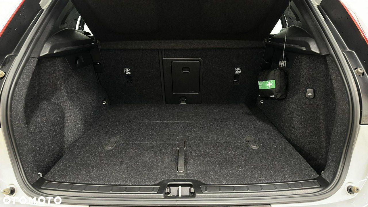Volvo XC 40 B3 Core - 12