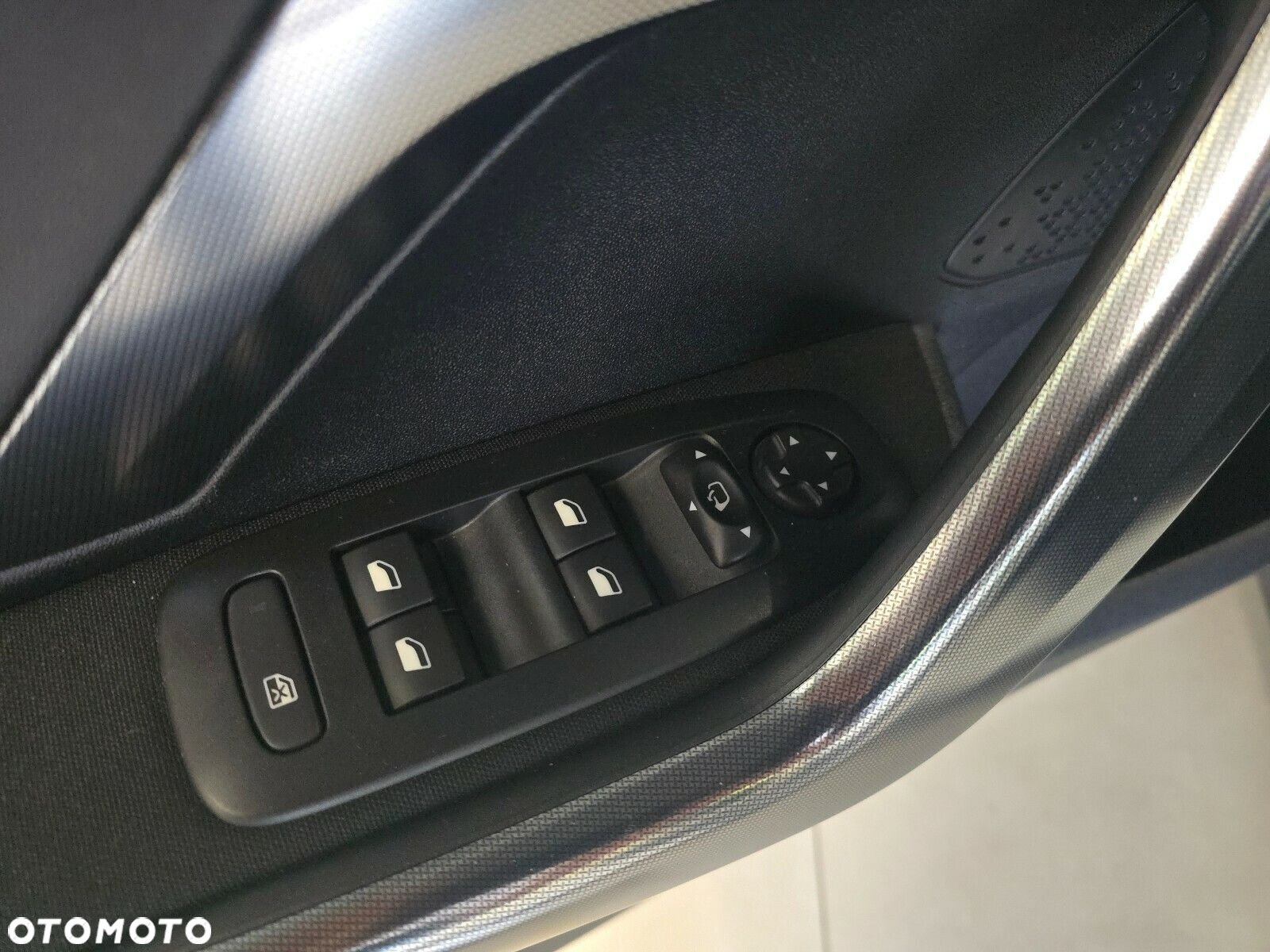 Peugeot 2008 1.2 Pure Tech GPF Allure S&S - 15