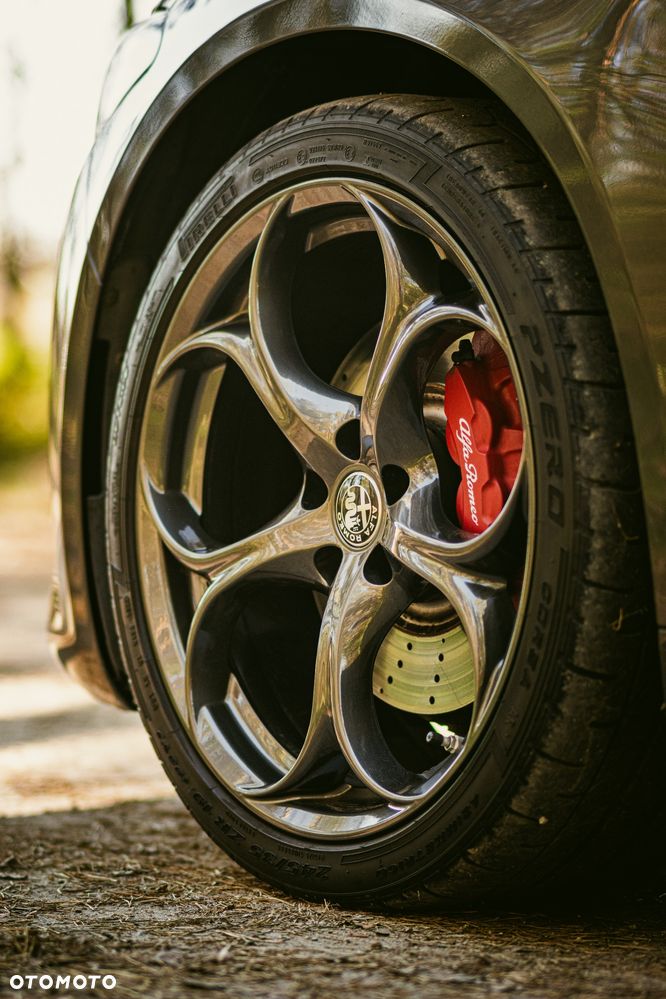 Alfa Romeo Giulia 2.0 Turbo 16V AT8-Q4 Veloce - 4