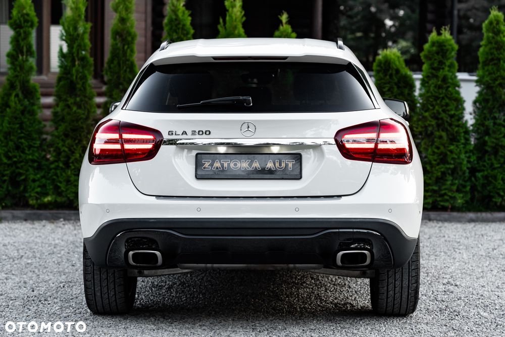 Mercedes-Benz GLA 200 7G-DCT - 12