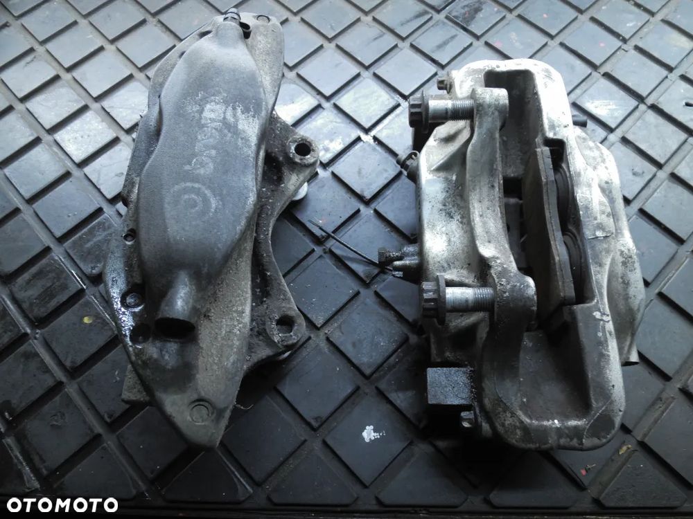 RANGE ROVER L320 3.6 D ZACISK HAMULCA PRZÓD BREMBO KOMPLET - 2