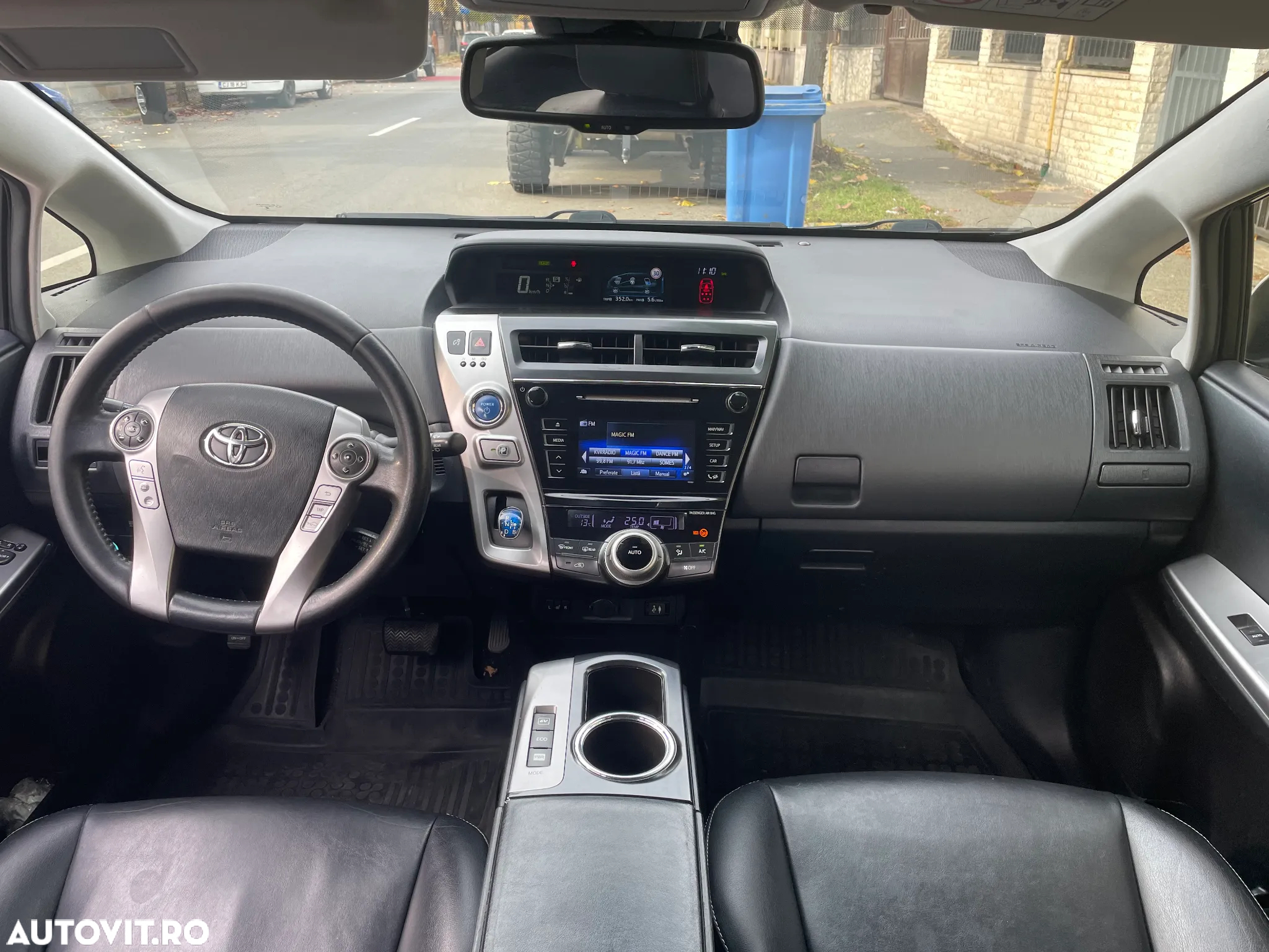 Toyota Prius+ (Hybrid) Executive - 6
