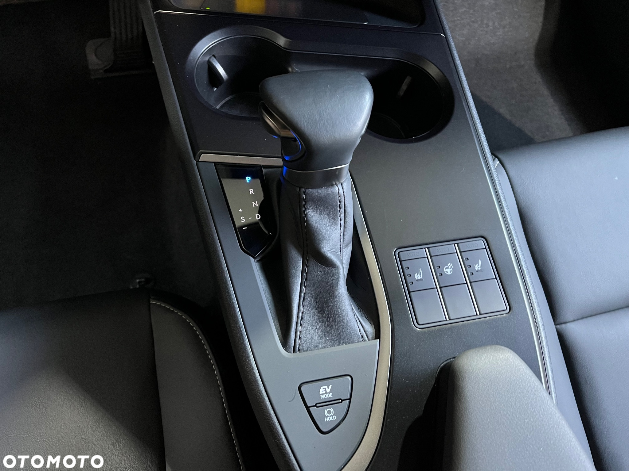 Lexus UX 250h (E-FOUR) F SPORT - 39