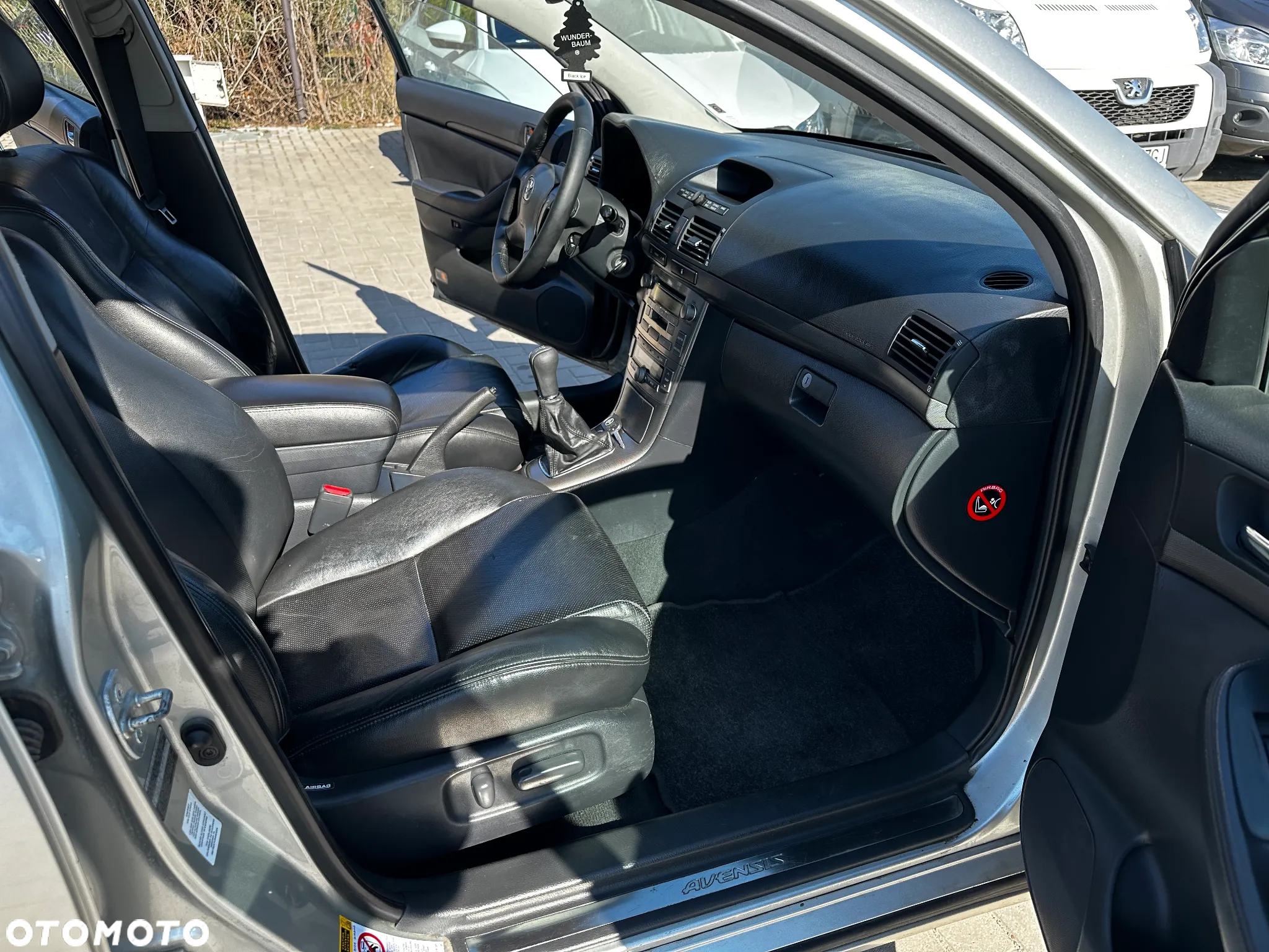 Toyota Avensis - 21