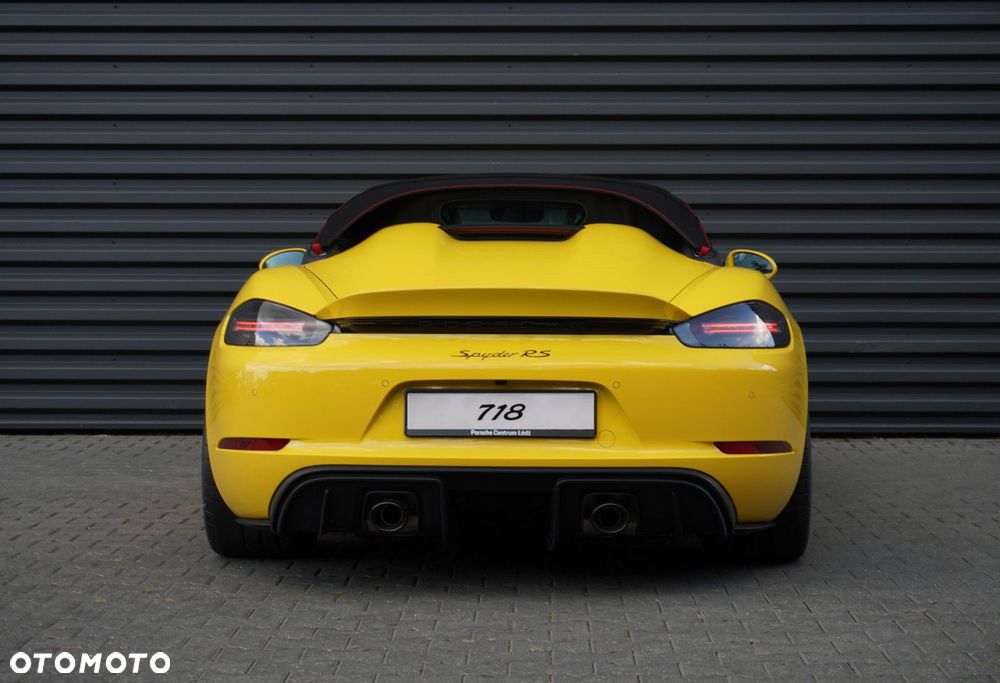 Porsche 718 Spyder - 12