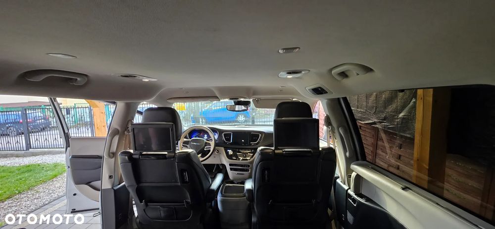 Chrysler Pacifica - 21