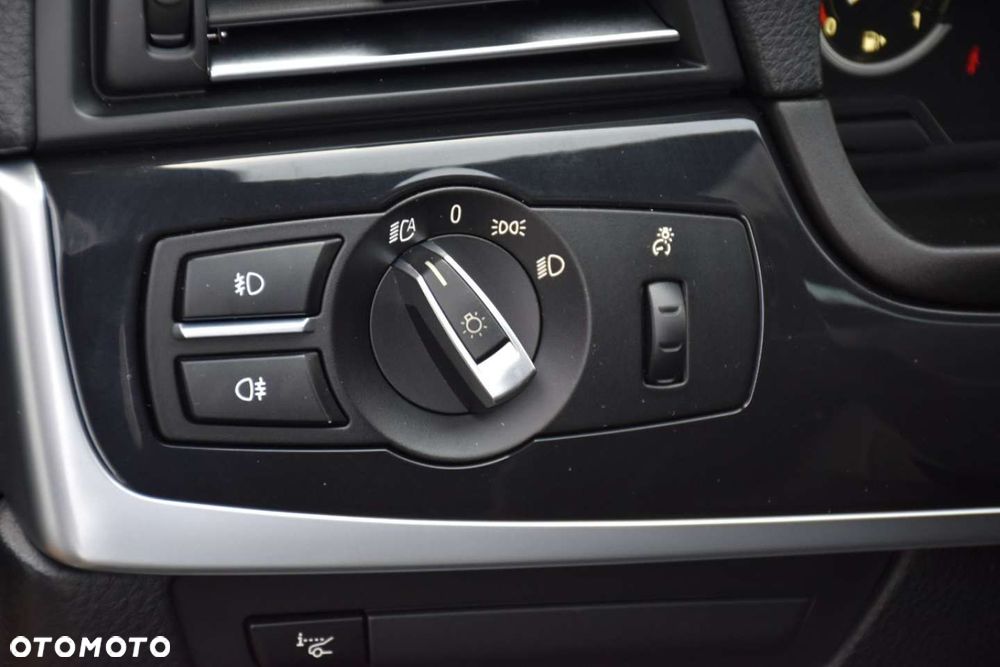 BMW Seria 5 520d xDrive - 15