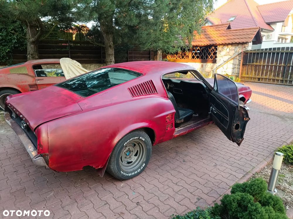 Ford Mustang - 6