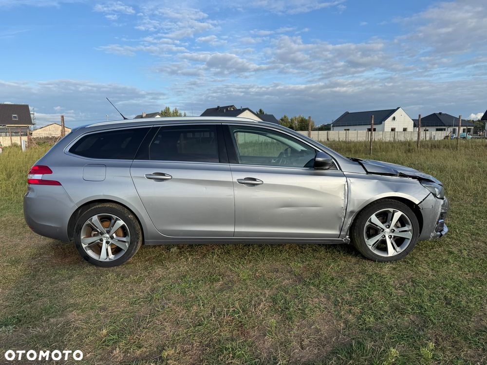 Peugeot 308 BlueHDi 130 EAT8 Black Edition - 35