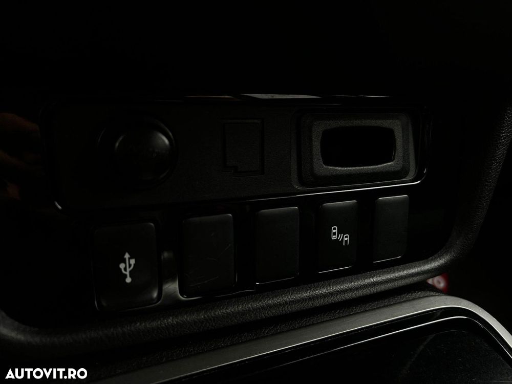 Mitsubishi Outlander - 15