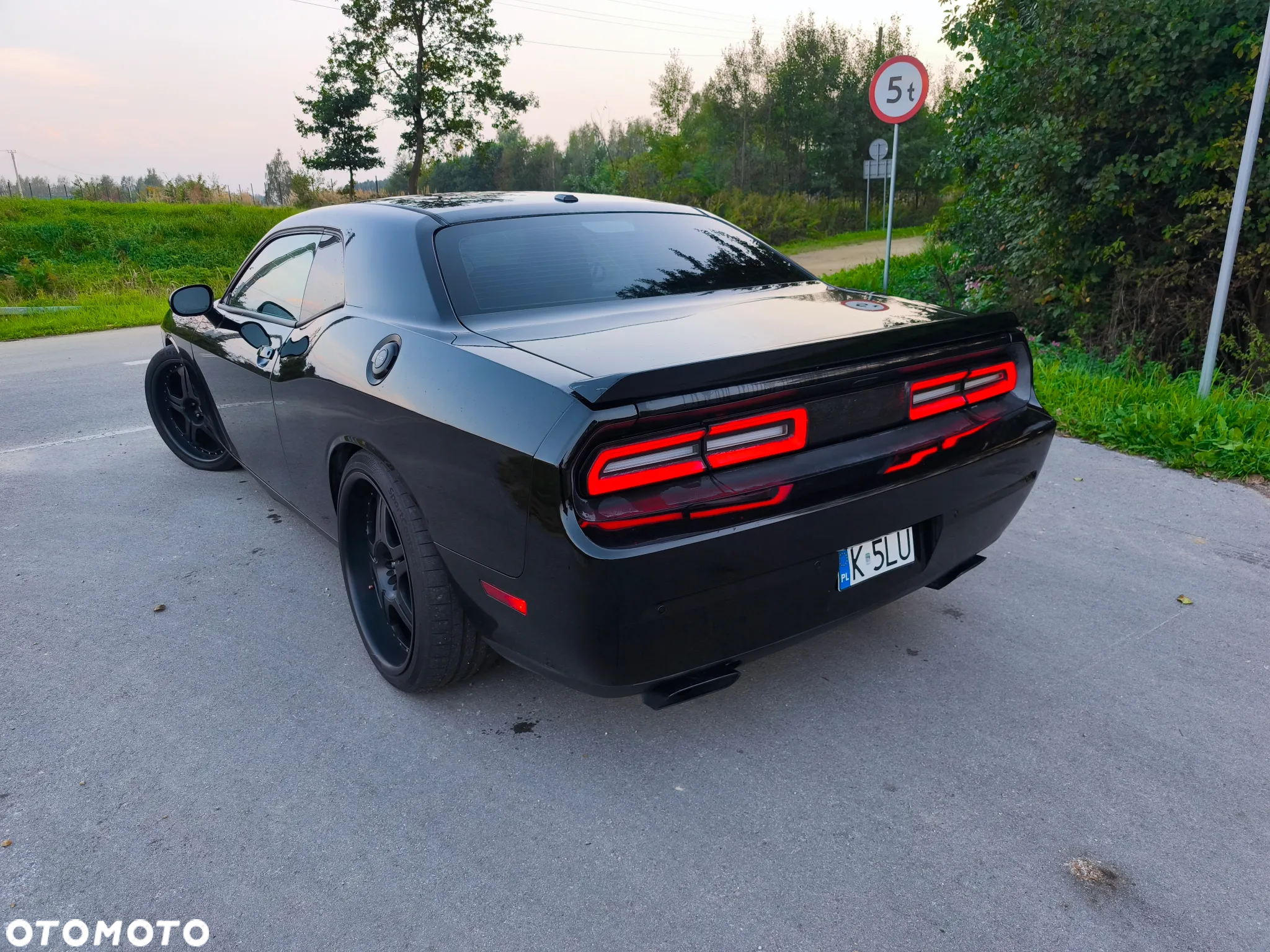 Dodge Challenger - 2