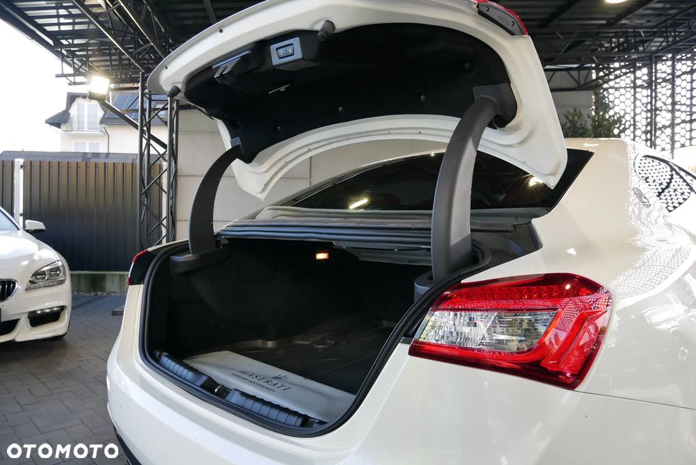 Maserati Ghibli S - 29