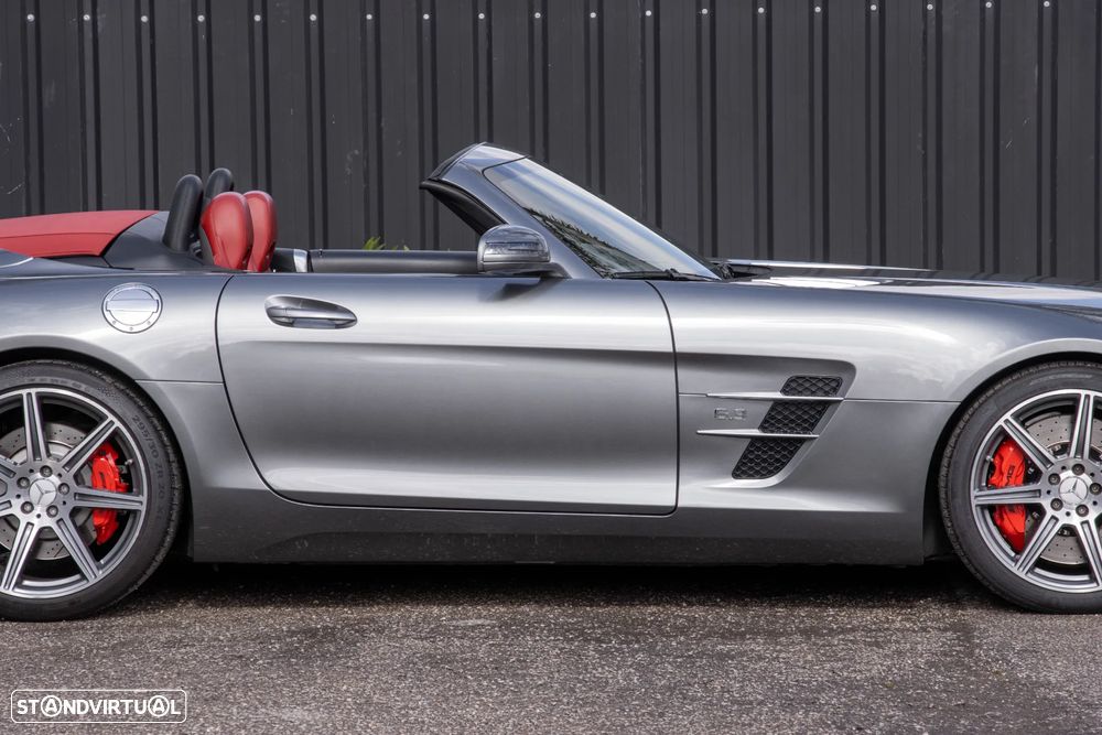Mercedes-Benz SLS 63 AMG Roadster - 37