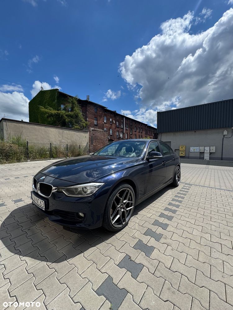 BMW Seria 3 320i - 13
