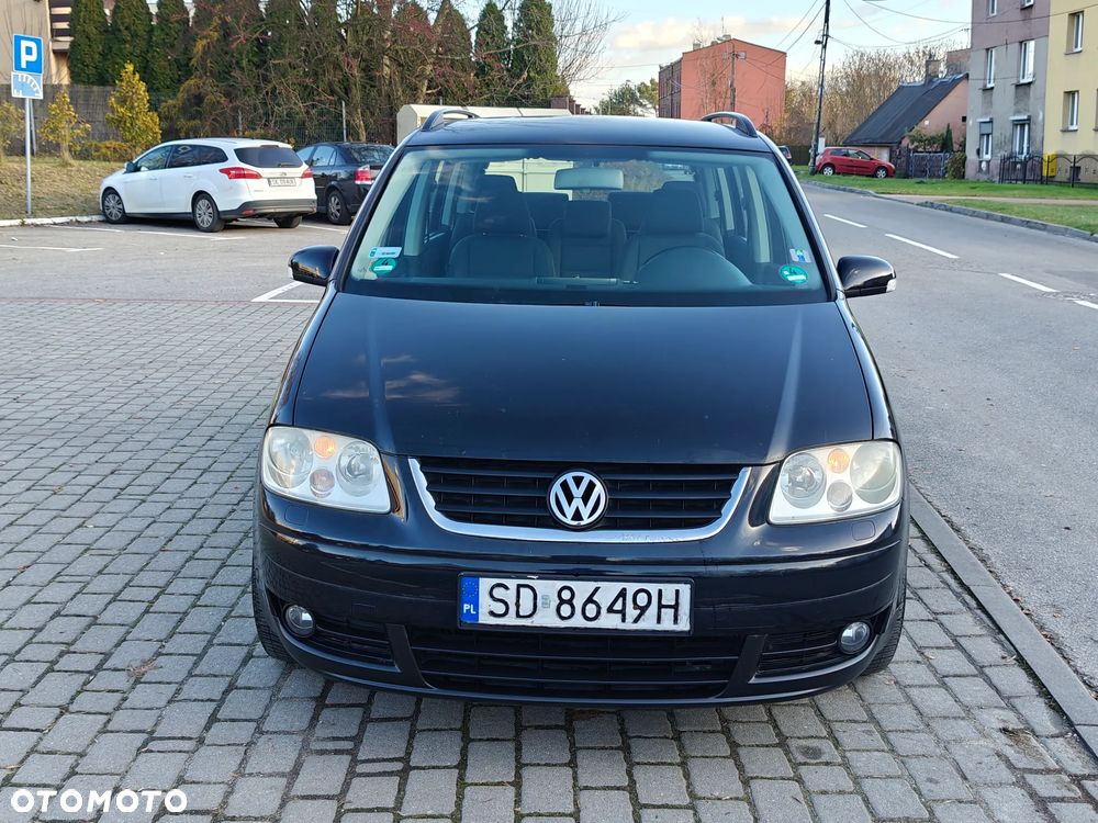 Volkswagen Touran 2.0 FSI Highline - 32