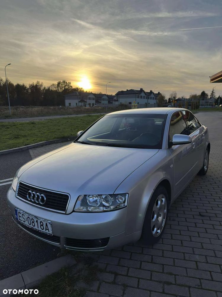 Audi A4 Limousine - 1