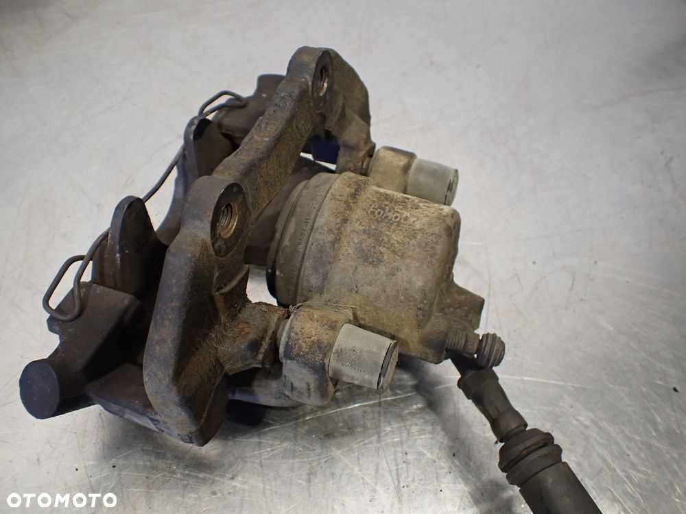 ZACISK HAMULCA PRAWY PRZÓD VOLVO S40 II 2.0 - 4