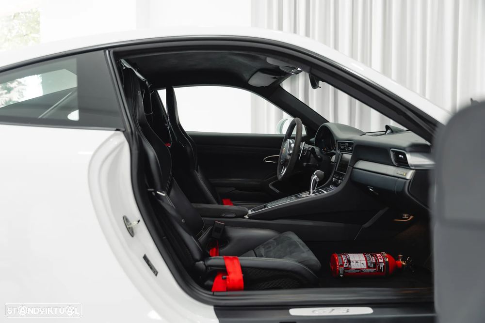 Porsche 911 Série F - 43