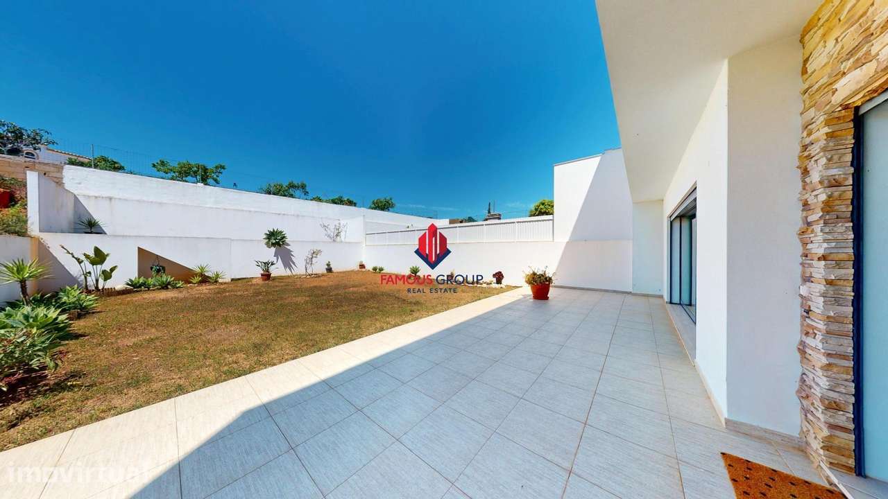 Moradia de Luxo T4 em Bela Vista – Parchal | A 3 Minutos das... - Grande imagem: 3/60