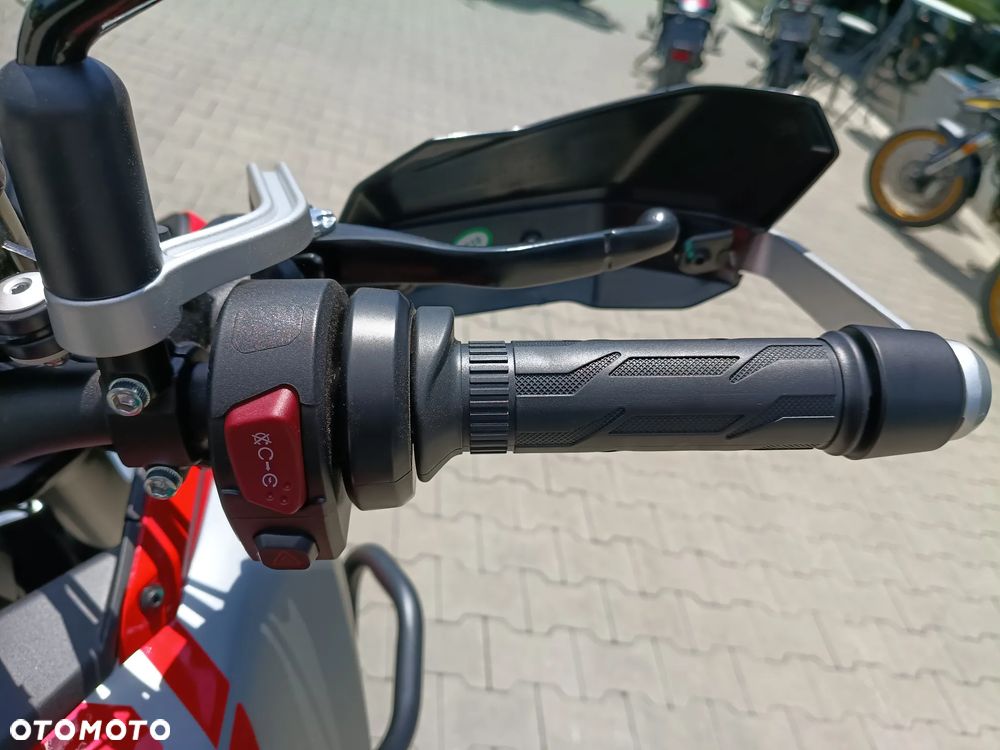 QJMOTOR SRT 600SX - 9