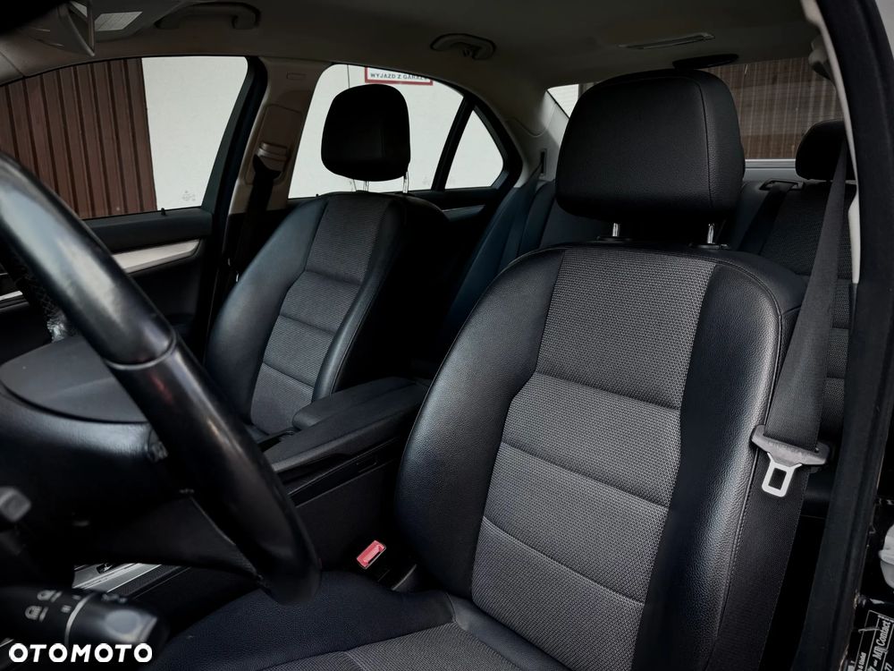 Mercedes-Benz Klasa C 180 CGI Automatik BlueEFFICIENCY Avantgarde - 14