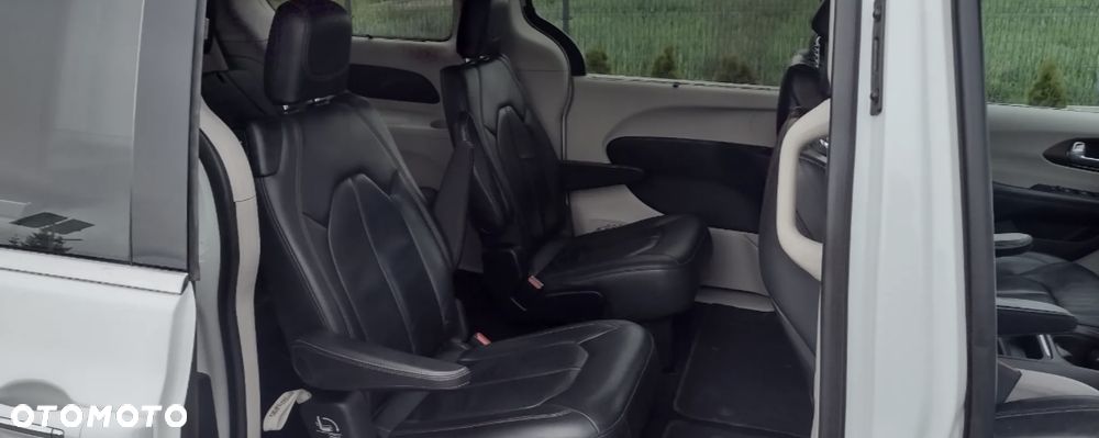 Chrysler Pacifica - 8