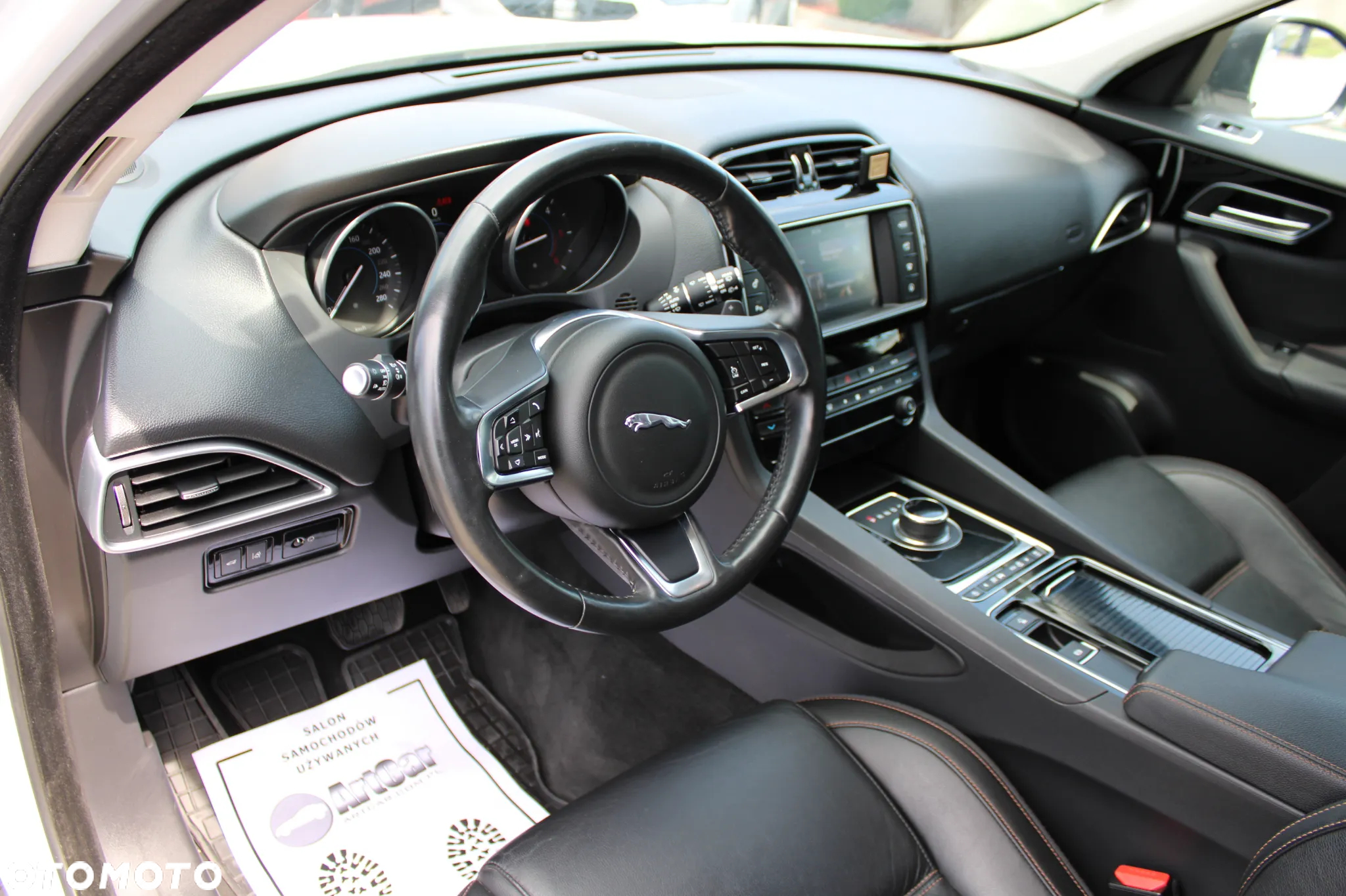 Jaguar F-Pace - 22