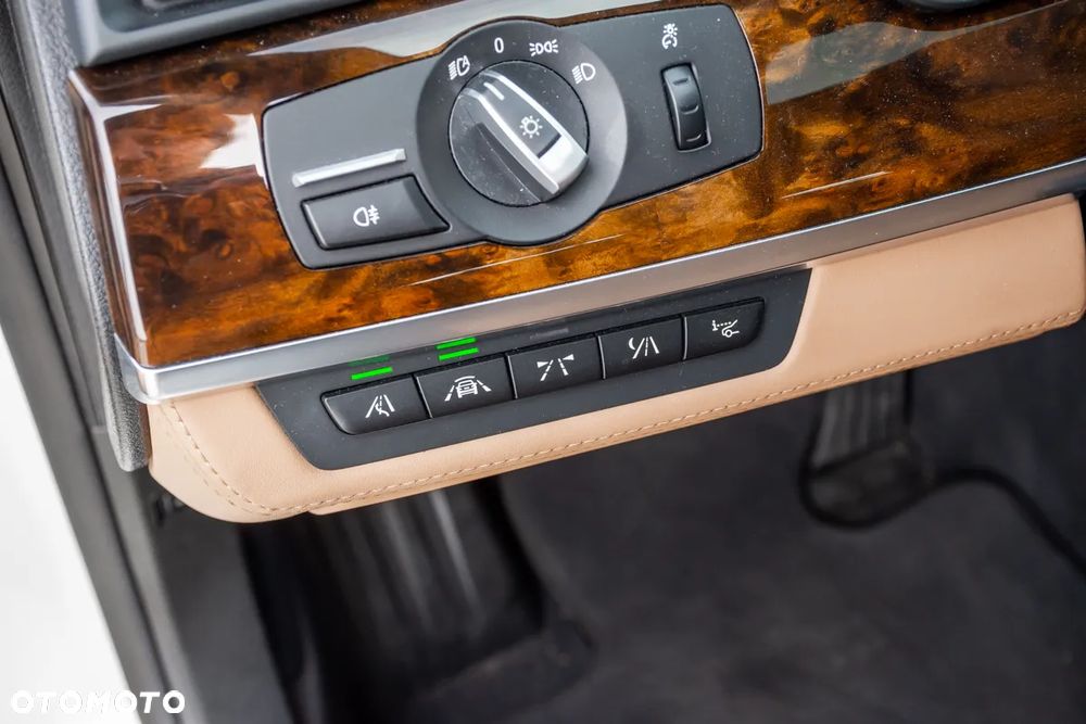 BMW Seria 7 760i L - 21