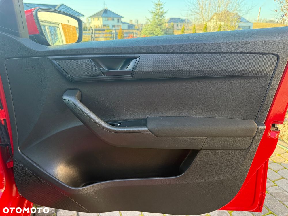 Skoda Fabia 1.0 MPI Cool Edition Red & Grey - 10