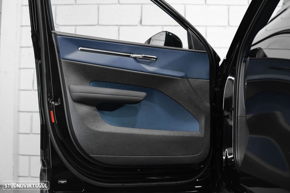 Volvo EX30 69 kWh Twin Motor Plus - 24