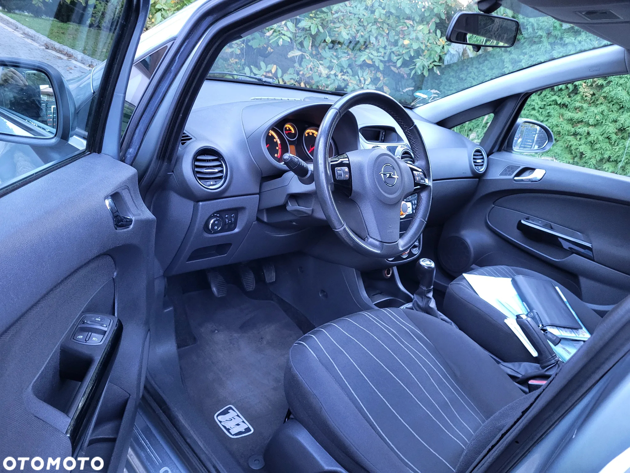 Opel Corsa 1.4 16V Enjoy - 21