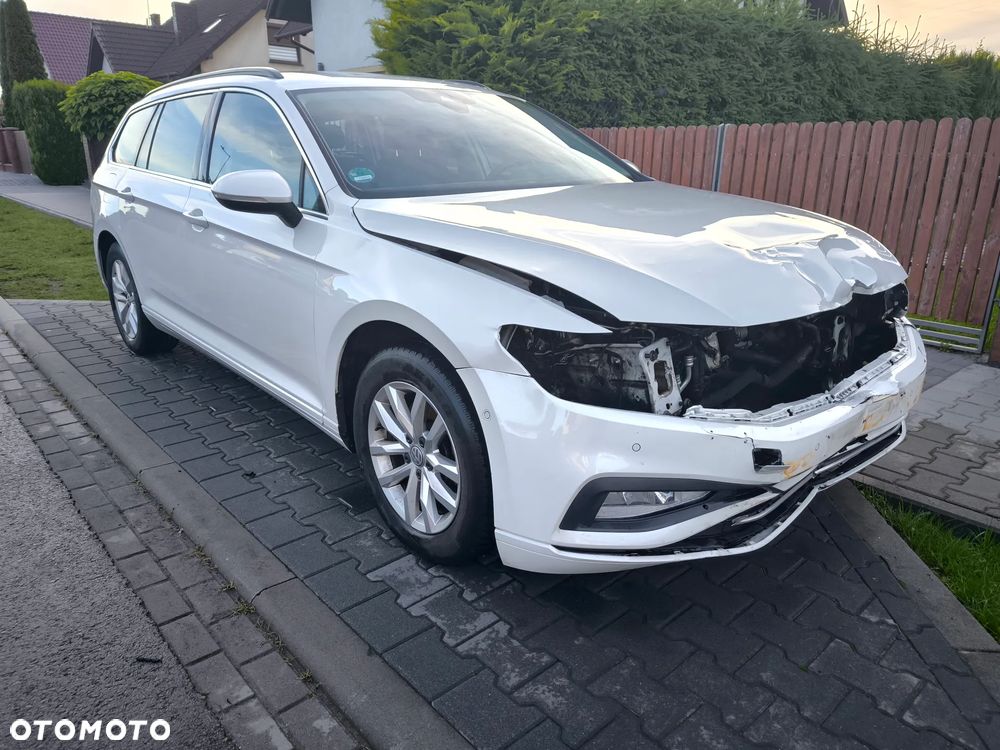 Volkswagen Passat 2.0 TDI SCR DSG Business - 4
