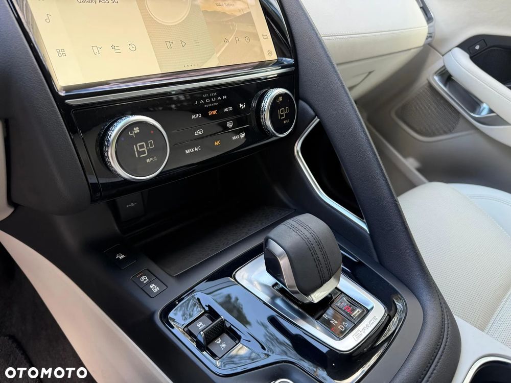 Jaguar E-Pace 2.0 D200 mHEV AWD - 17