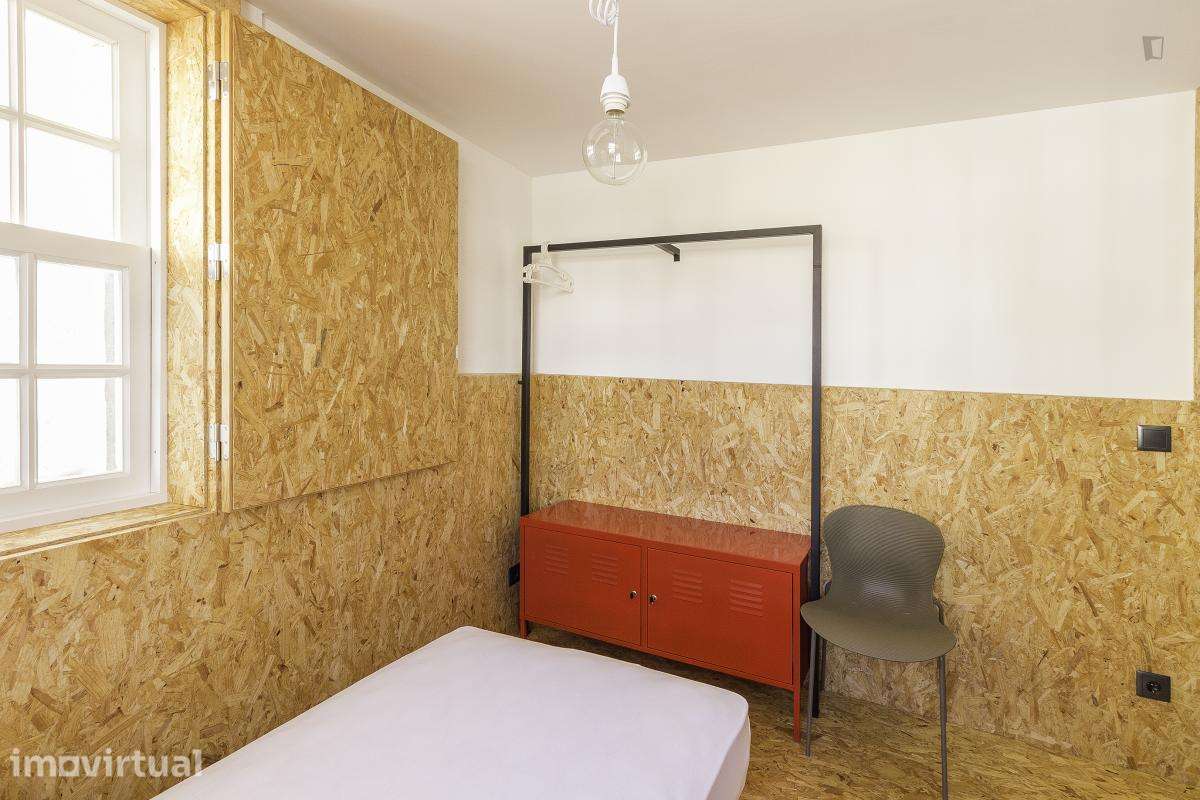 Quarto - localizado em Baixa Coimbra - Grande imagem: 2/8