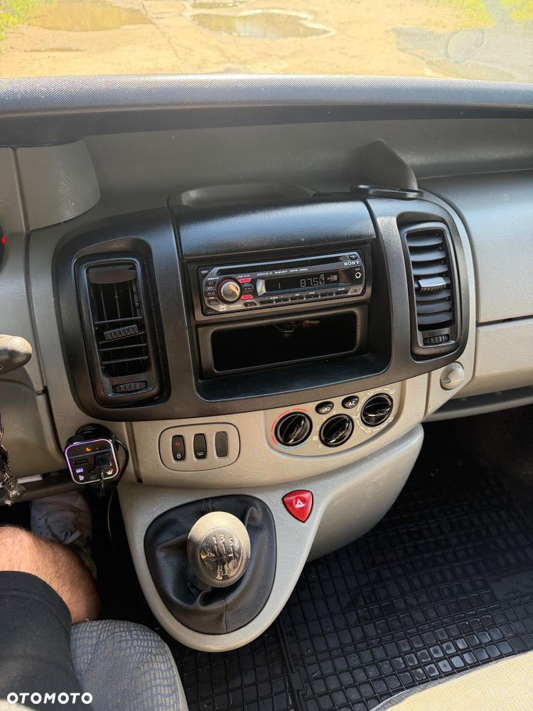 Renault Trafic Passenger - 12