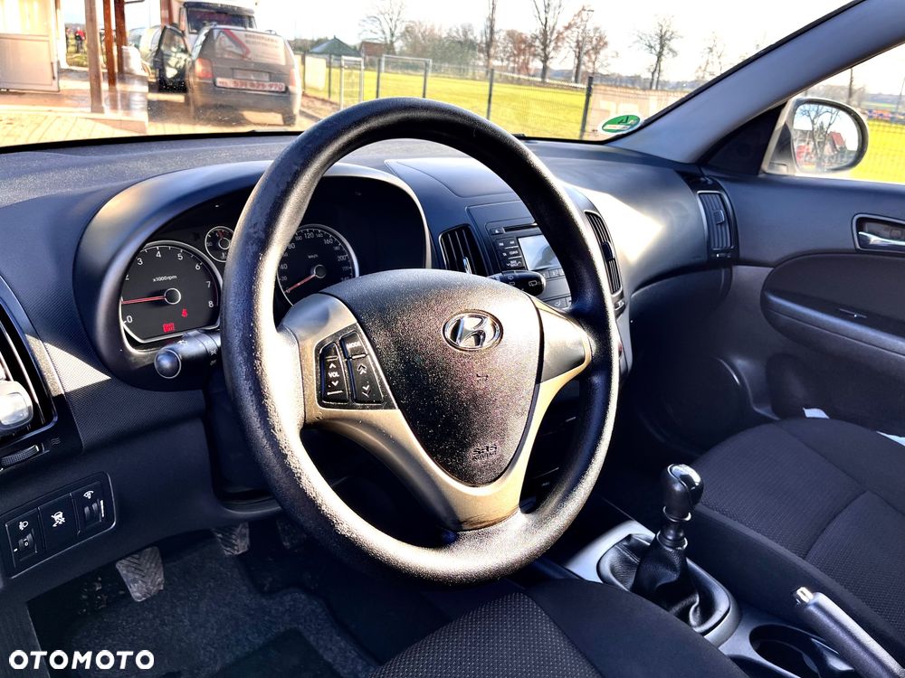 Hyundai i30 1.4 Classic + - 17