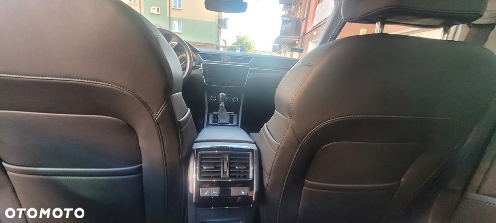 Skoda Superb 2.0 TSI 4x4 L&K DSG - 22