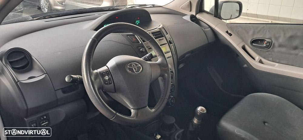 Toyota Yaris 1.0 VVT-i - 5