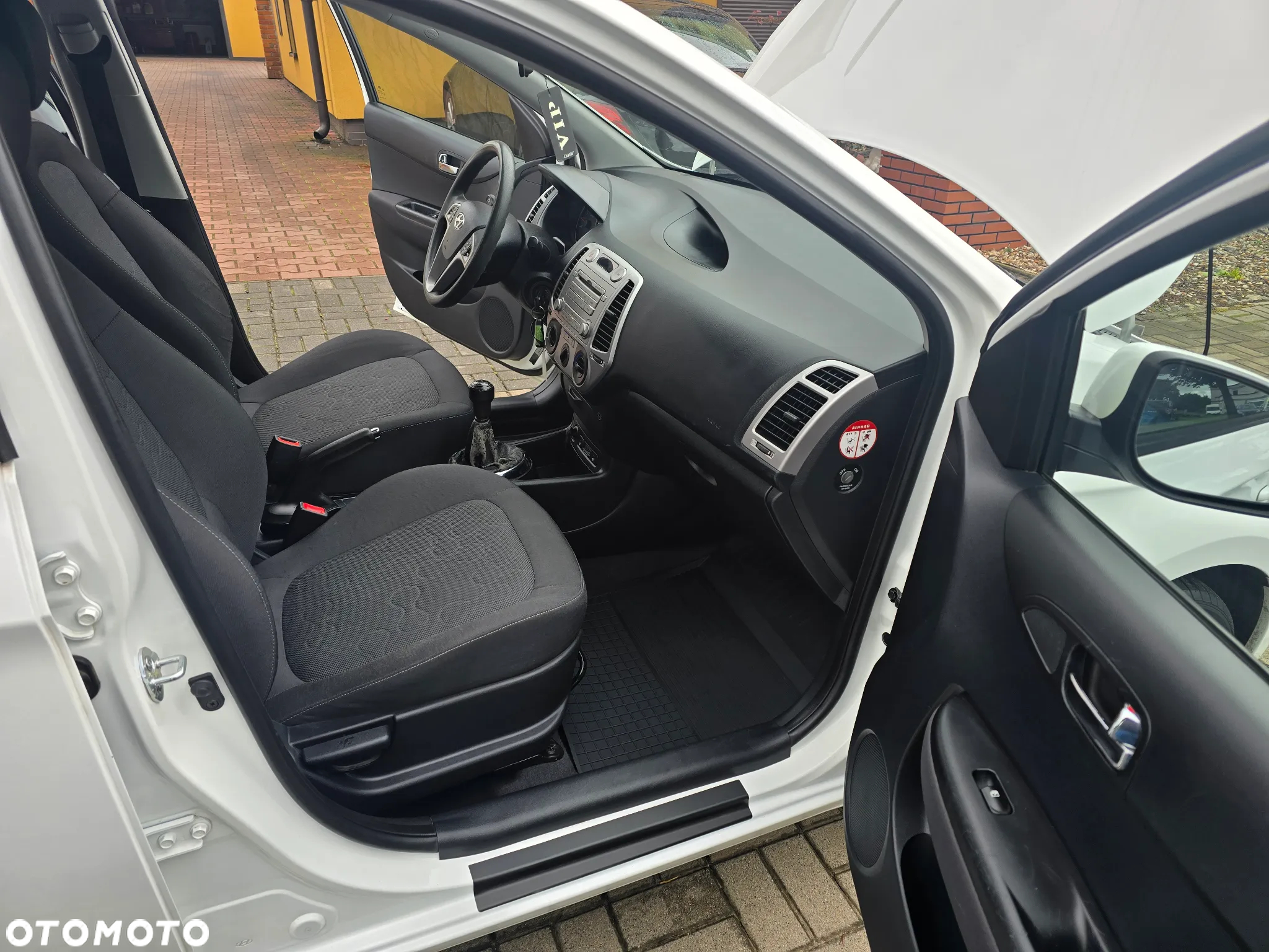 Hyundai i20 1.2 Intro Edition - 21