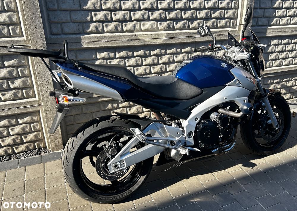 Suzuki GSR - 3