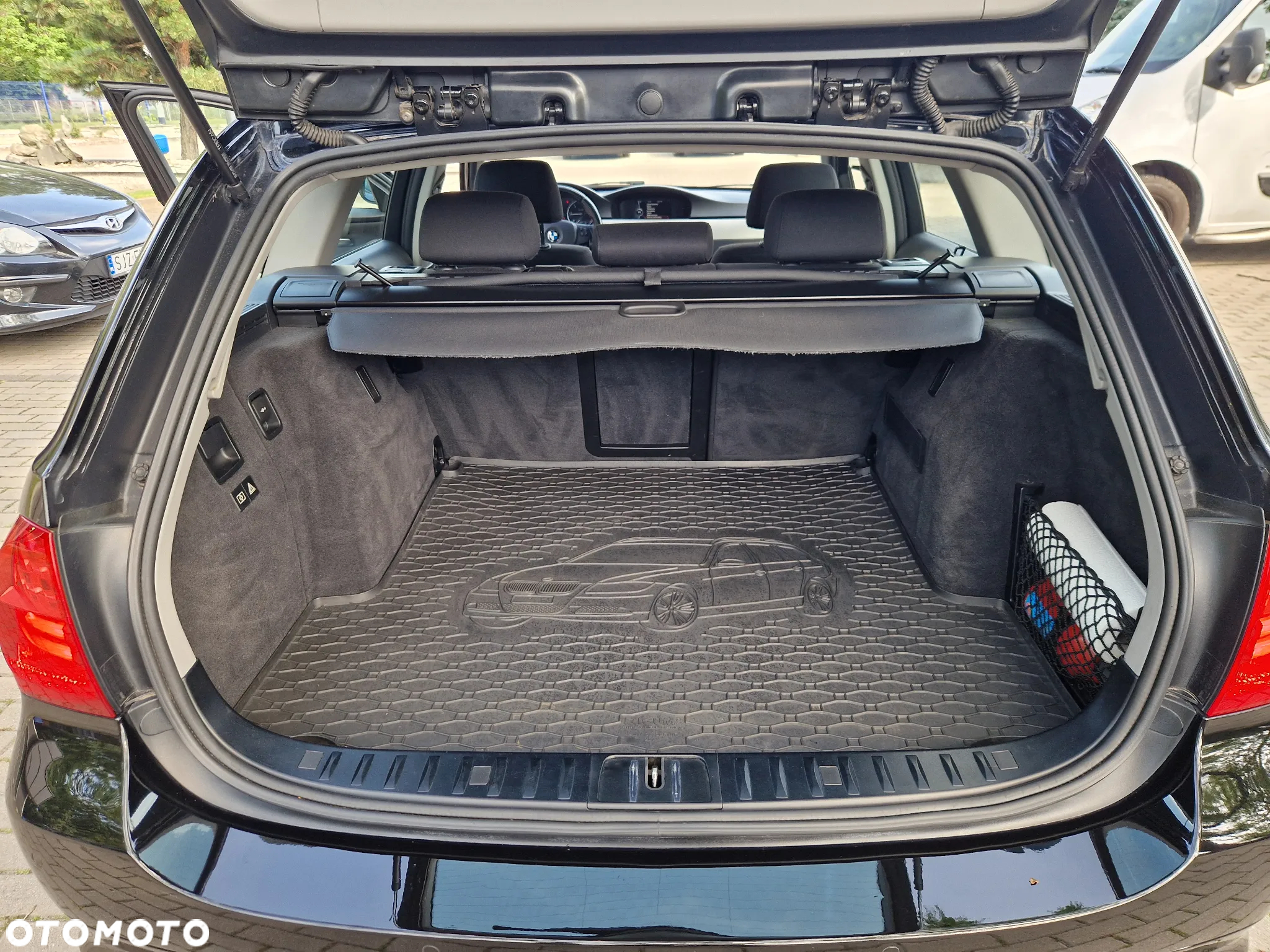 BMW Seria 3 320d Efficient Dynamics Sport Line shadow - 16