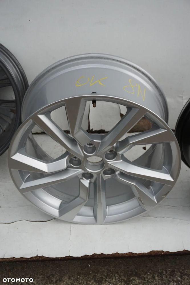 Audi 5x112 18 8,5J et50 8S0601025AN - 3