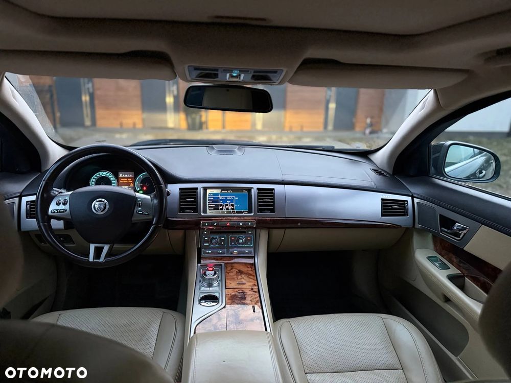Jaguar XF 2.7 V6 D Premium Luxury - 13