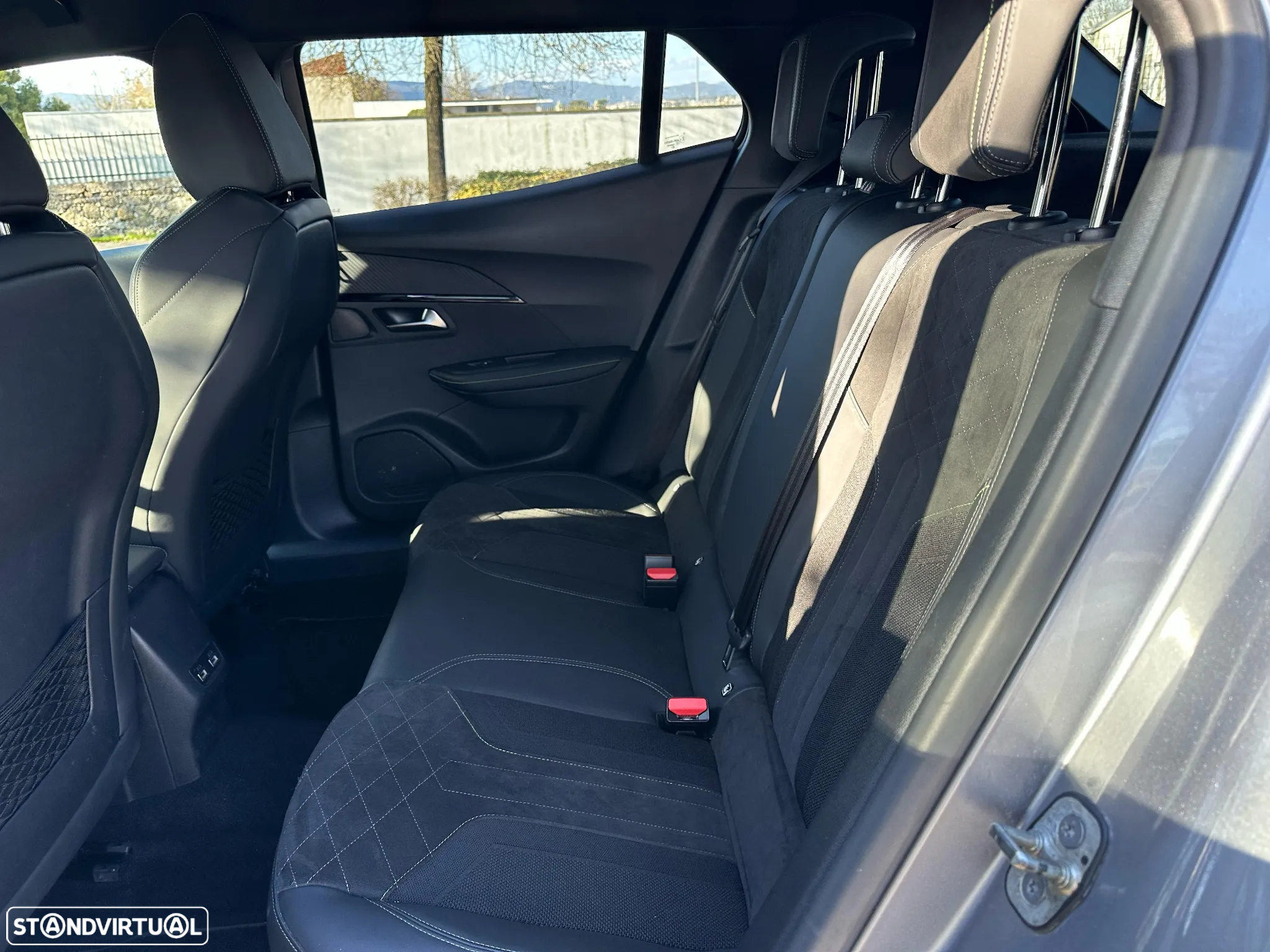 Peugeot 2008 PureTech 155 EAT8 GT Pack - 26