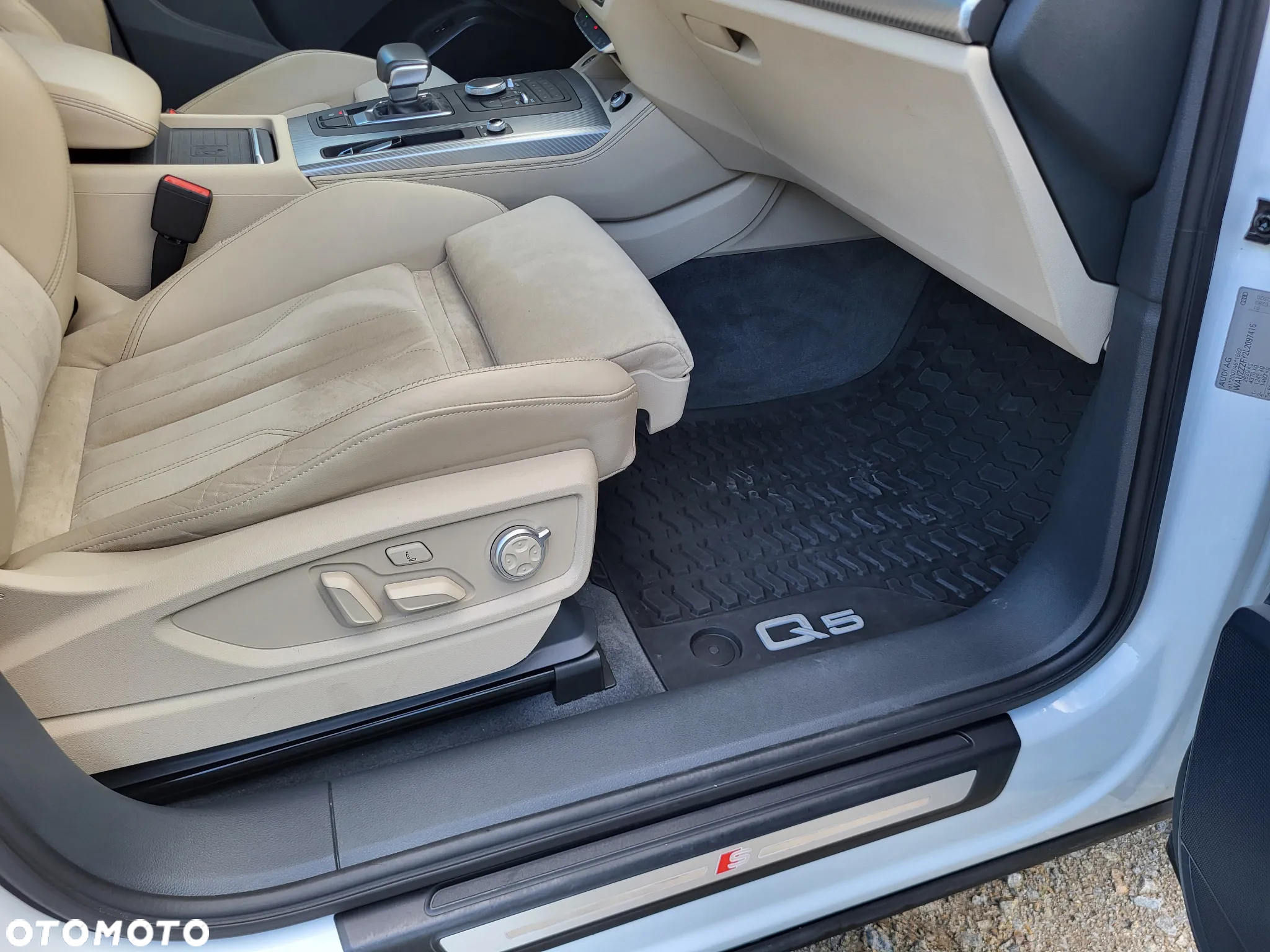 Audi Q5 55 TFSIe quattro S tronic S line business - 28