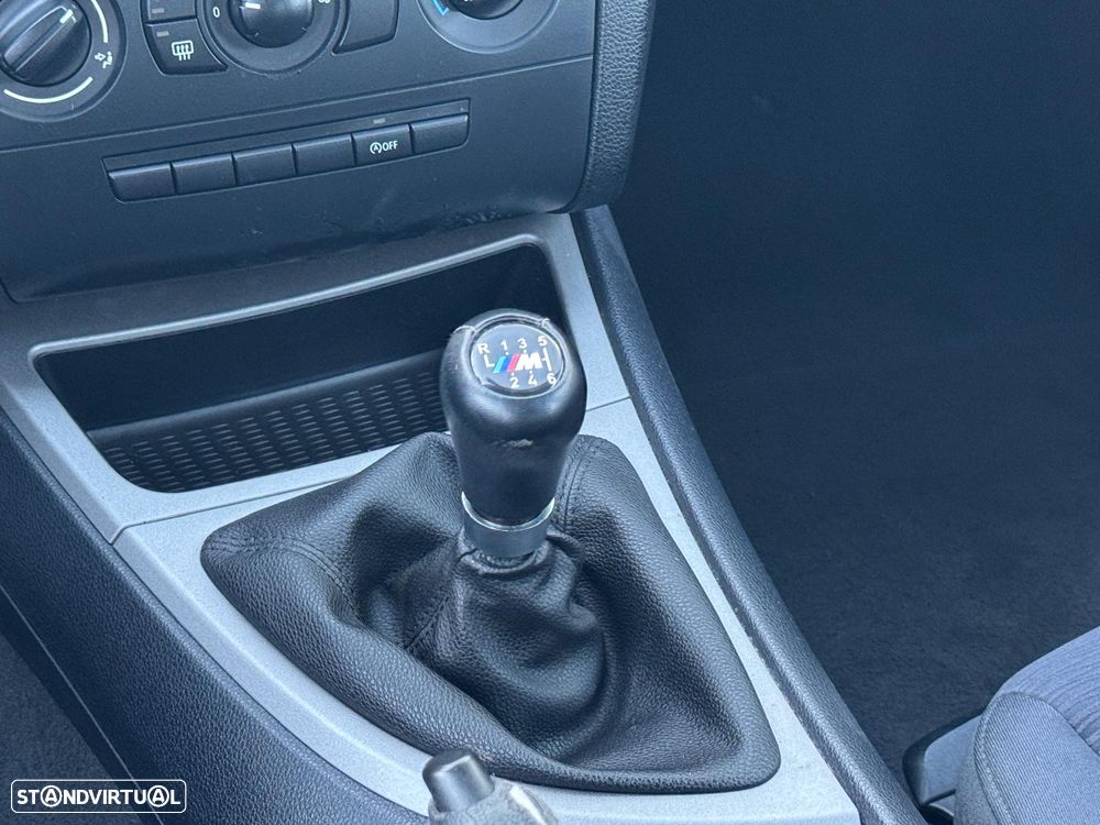 BMW 118 d Line Urban - 27