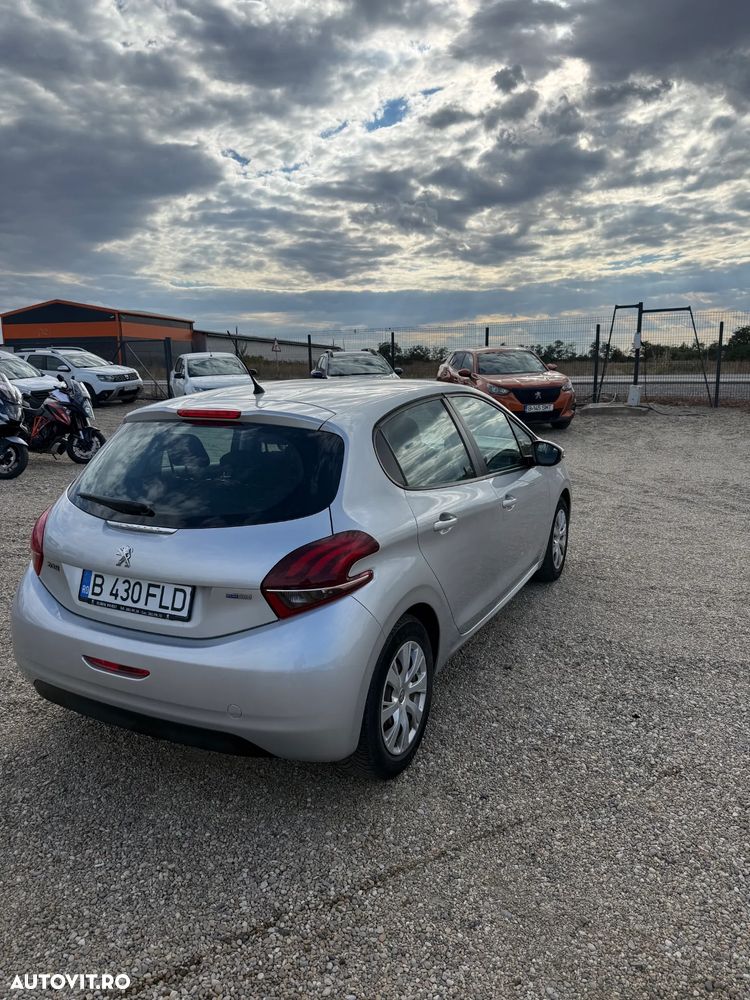 Peugeot 208 1.2 L PureTech STT Active - 6