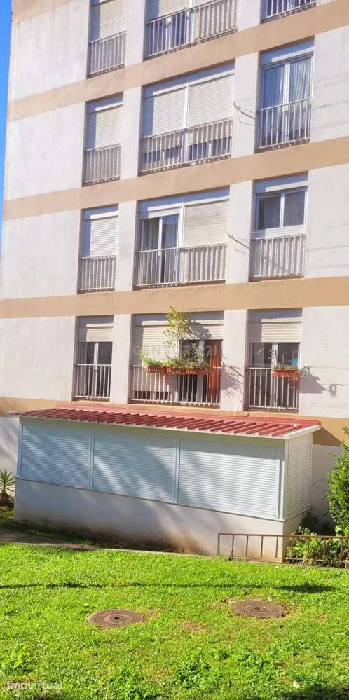 MASSAMÁ-VENDE-SE T2  (3 ASSOALHADAS)-JUNTO ESTAÇÂO CP - Grande imagem: 2/15